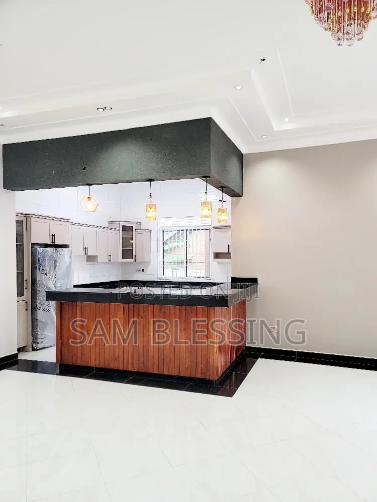 3bdrm House in Bwebajja Entebbe, Central Division for sale