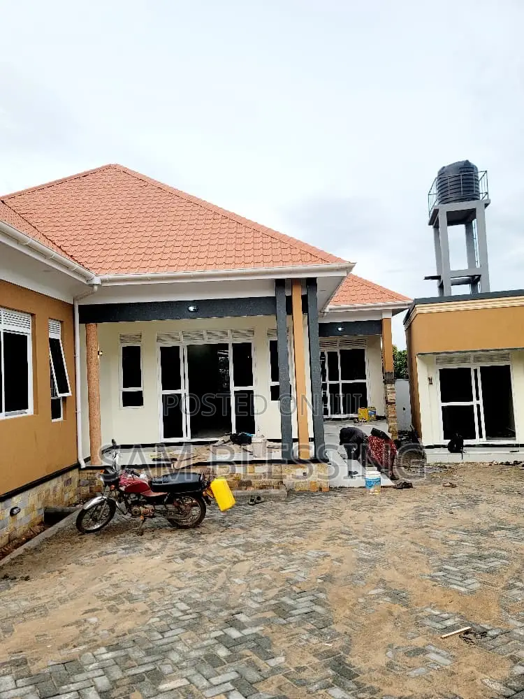 3bdrm House in Bwebajja Entebbe, Central Division for sale