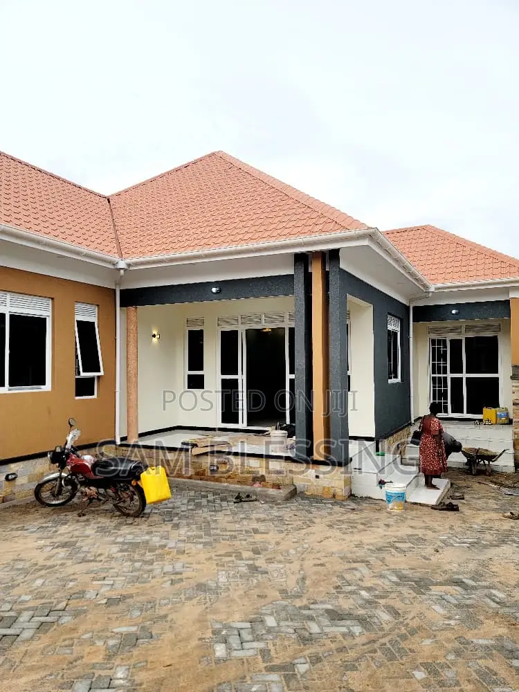 3bdrm House in Bwebajja Entebbe, Central Division for sale