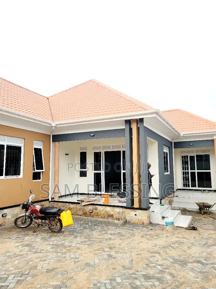 3bdrm House in Bwebajja Entebbe, Central Division for sale