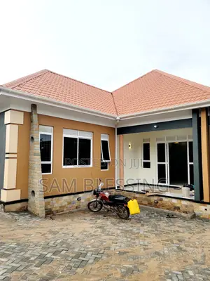 3bdrm House in Bwebajja Entebbe, Central Division for sale