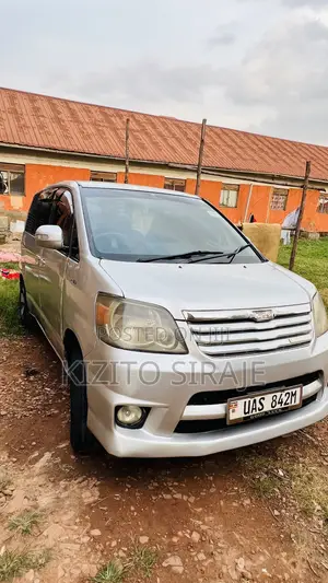 Toyota Noah 2.0 AWD (8 Seater) 2002 Silver