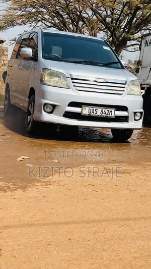 Toyota Noah 2.0 AWD (8 Seater) 2002 Silver