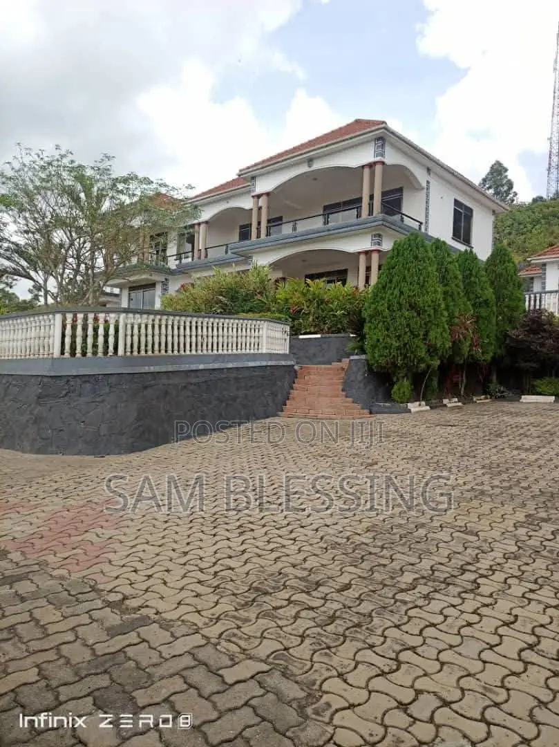 7bdrm Mansion in Kyegera, Central Division for sale