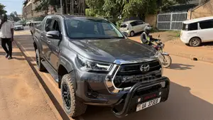 Toyota Hilux 2019 Gray