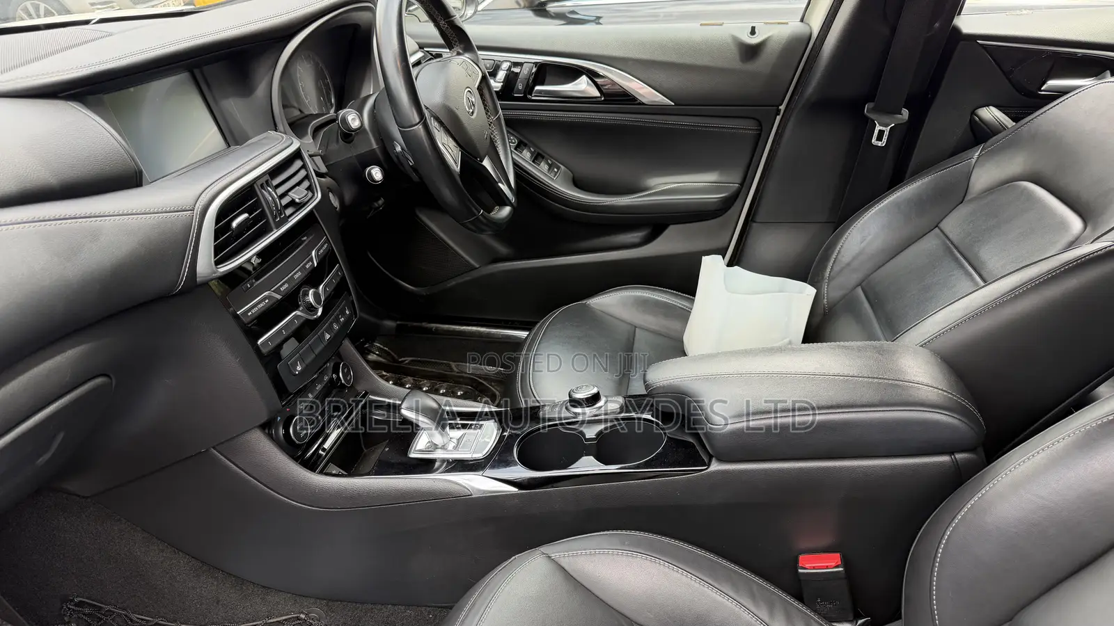 Infiniti Q30 2018 White