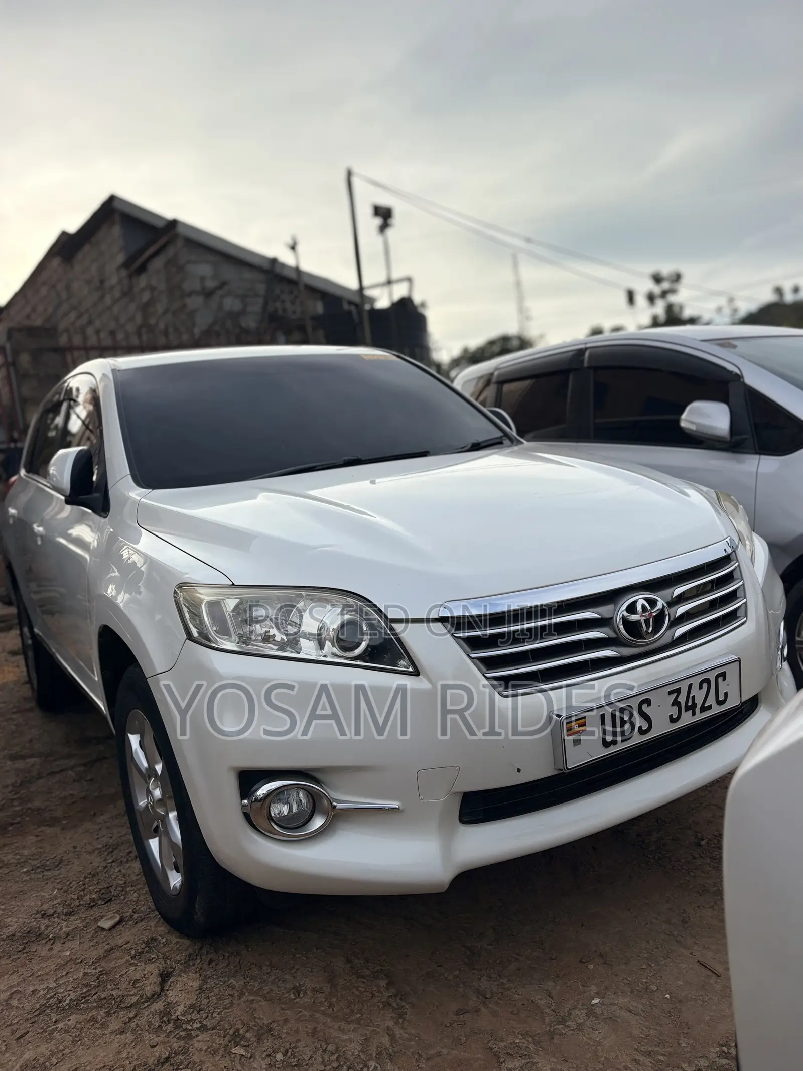 Toyota Vanguard 2012 White