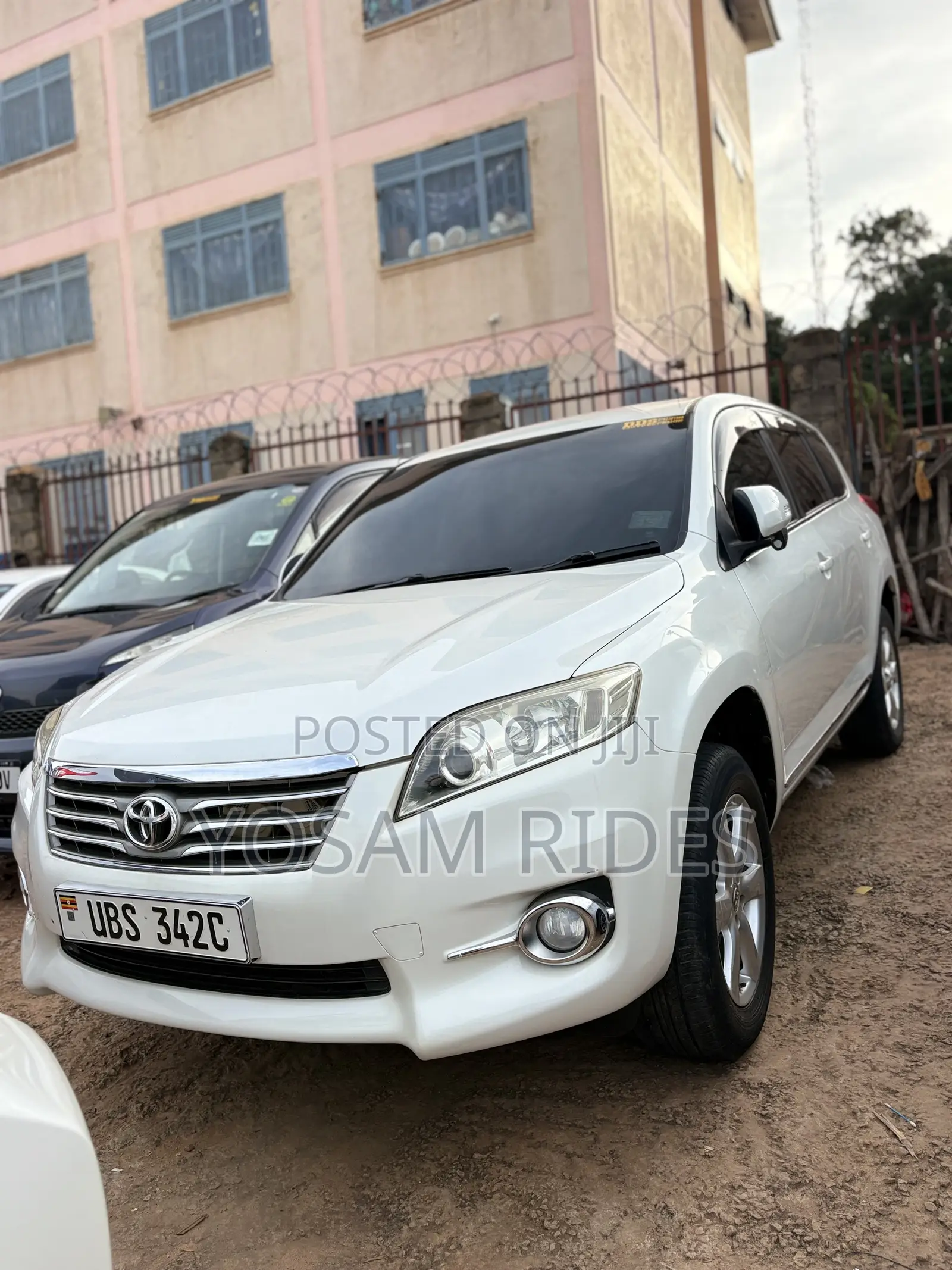 Toyota Vanguard 2012 White