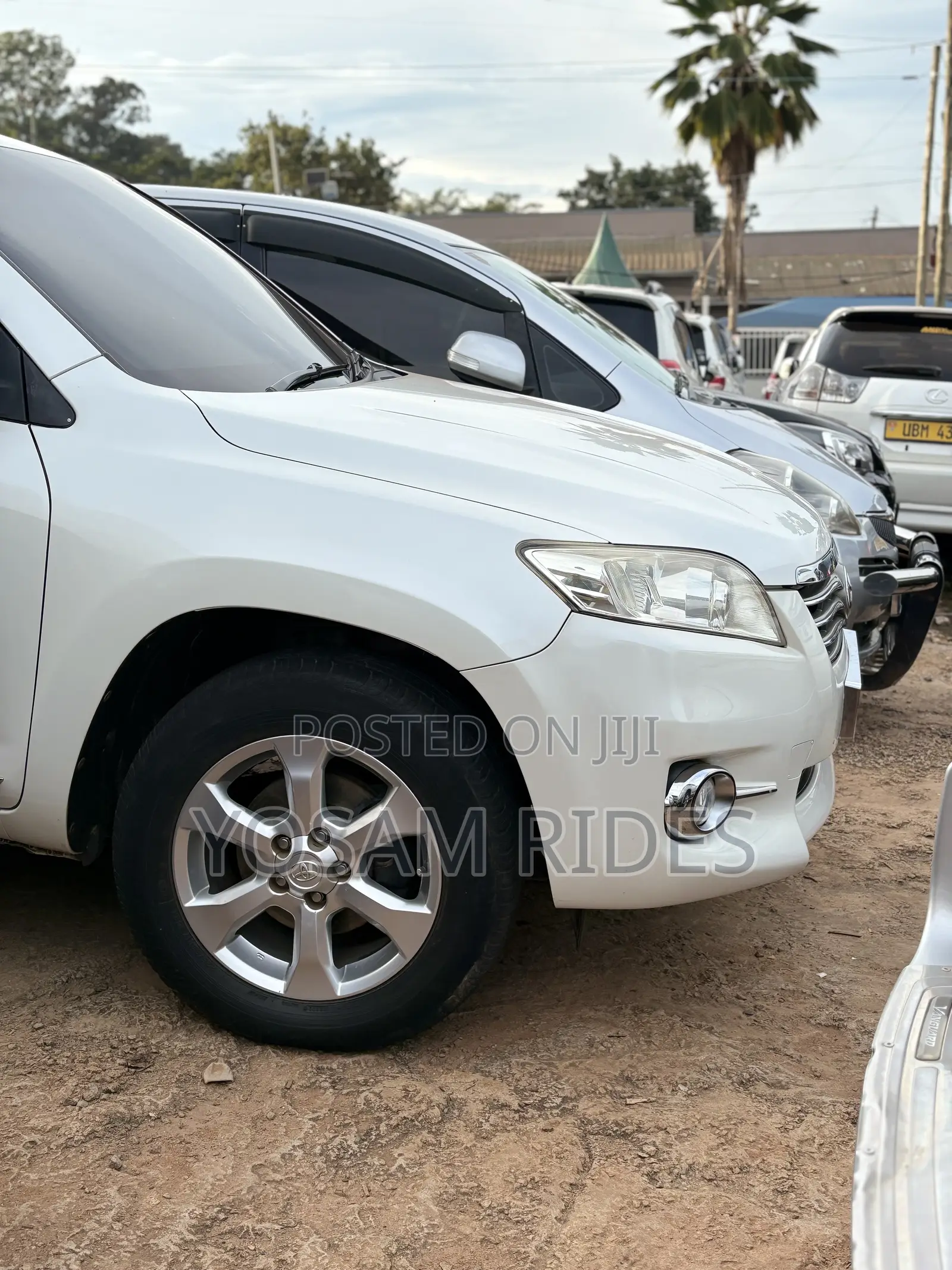Toyota Vanguard 2012 White