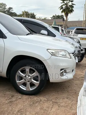 Toyota Vanguard 2012 White