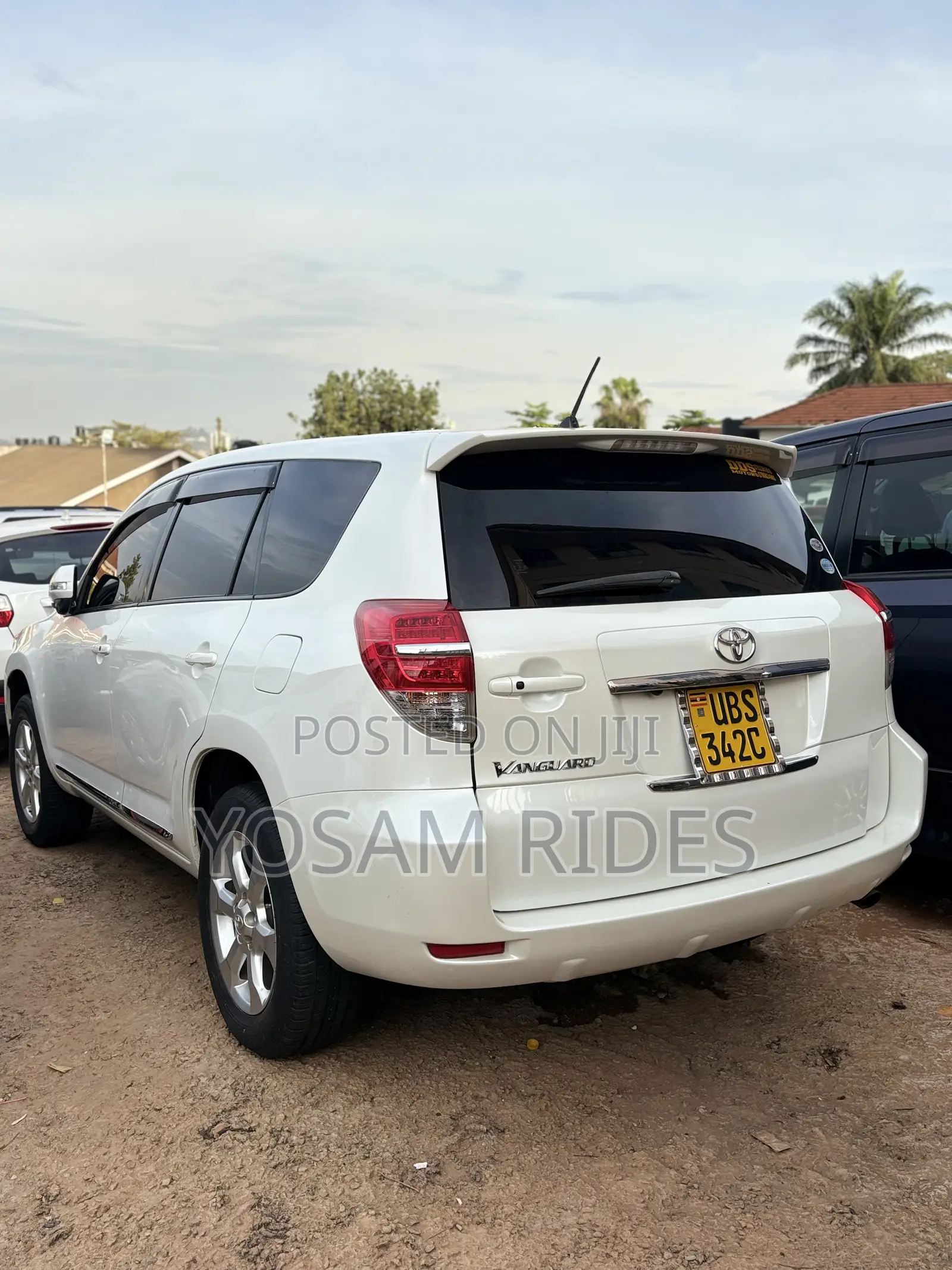 Toyota Vanguard 2012 White