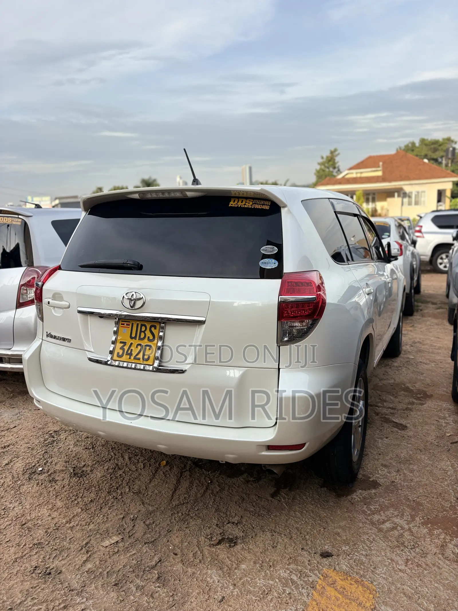 Toyota Vanguard 2012 White
