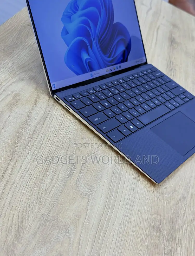 New Laptop Dell XPS 13 9310 16GB Intel Core i7 SSD 512GB
