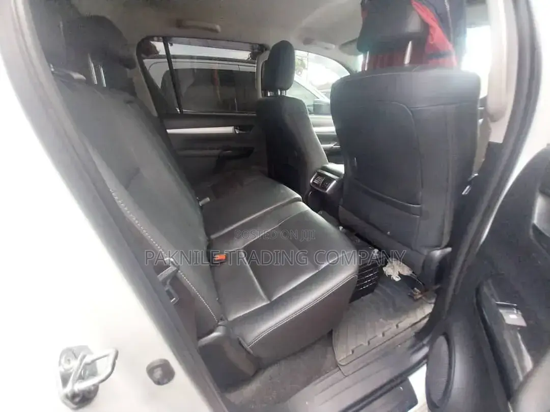 Toyota Hilux 2022 White