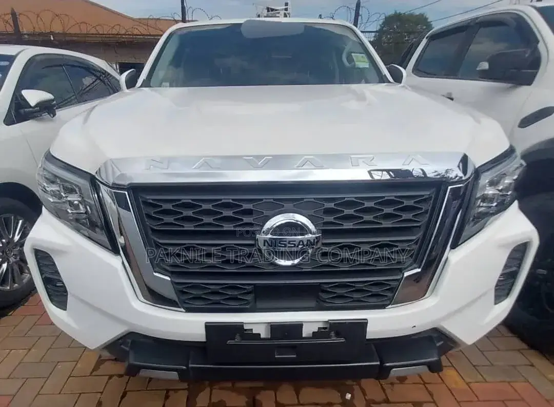 Nissan Navara 2022 White