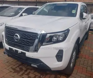 Nissan Navara 2022 White