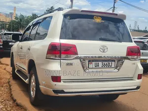 Toyota Land Cruiser 2015 White