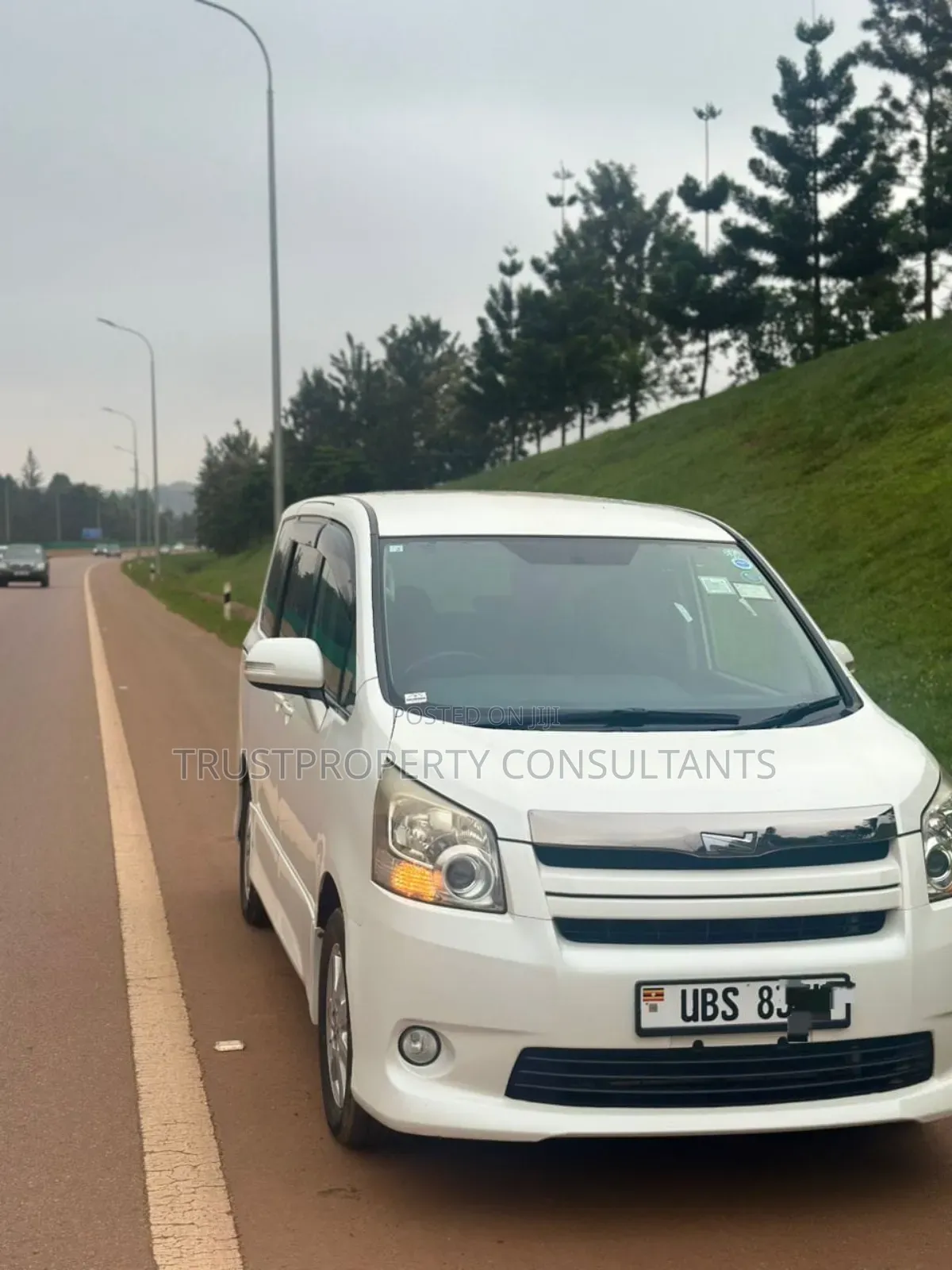 Toyota Noah 2012 White