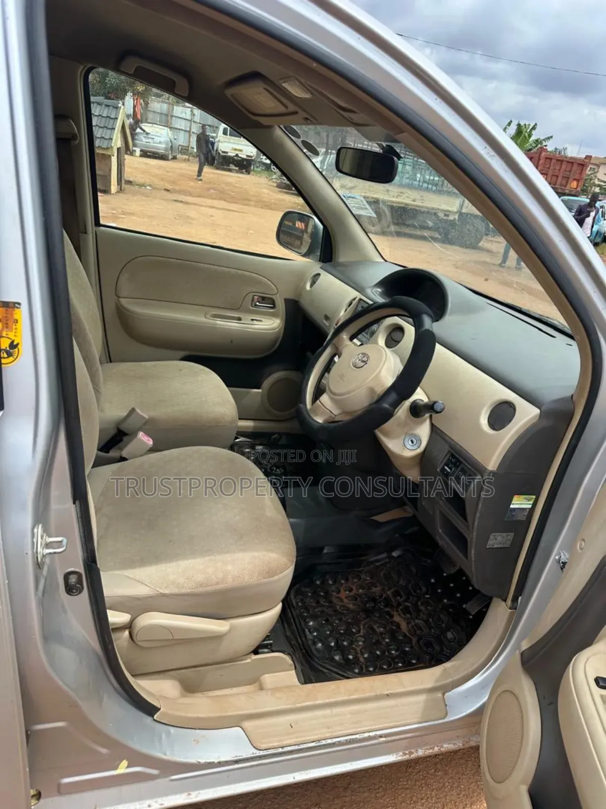 Toyota Noah 2012 White