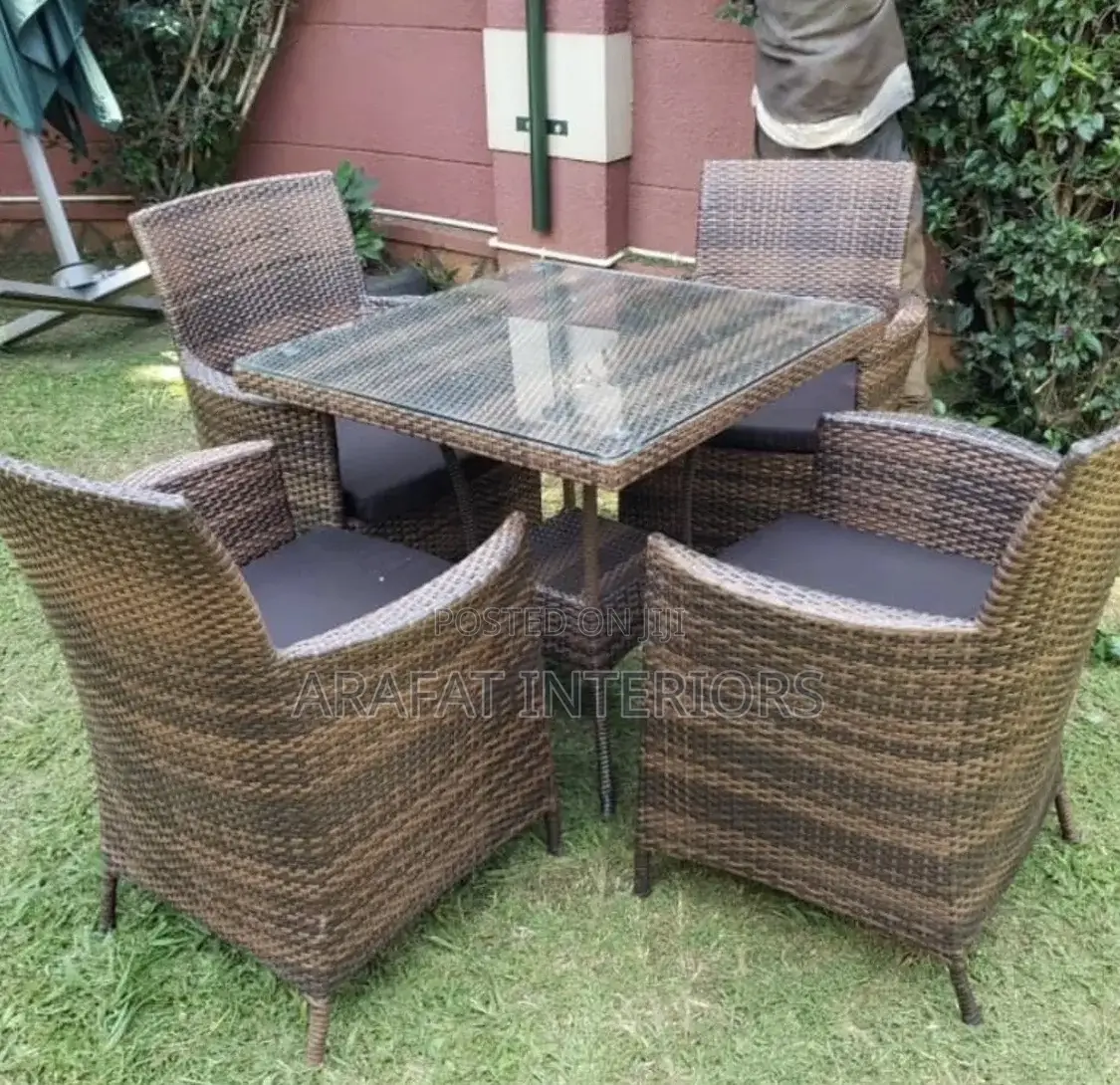  4-Seater Brown Wicker Outdoor Set