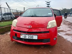 Toyota Passo Sette 1.5 AWD 2012 Red