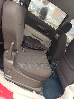 Toyota Passo Sette 1.5 AWD 2012 Red