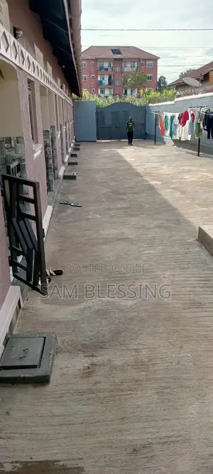 8bdrm Duplex in Busiga, Central Division for sale