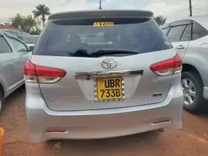 Toyota Wish 2010 Silver