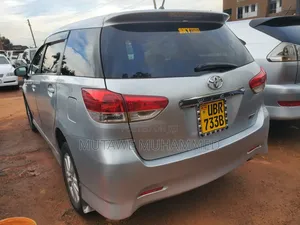 Toyota Wish 2010 Silver