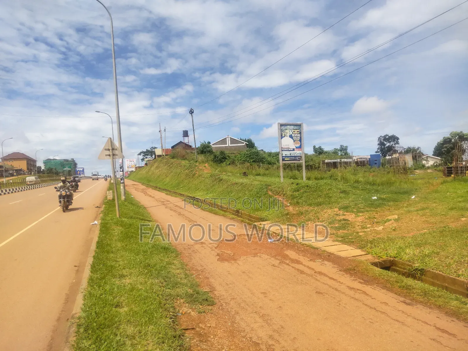 Entebbe Kitubulu 27 Decimals Touching the Entebbe Express Highway