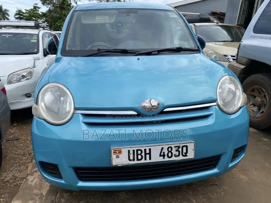 Toyota Sienta 2010 Blue