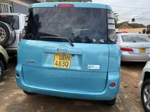 Toyota Sienta 2010 Blue