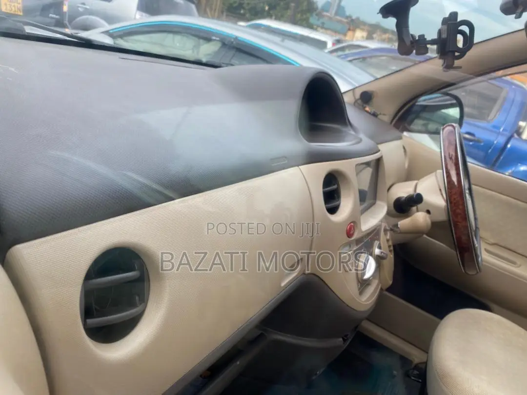Toyota Sienta 2010 Blue