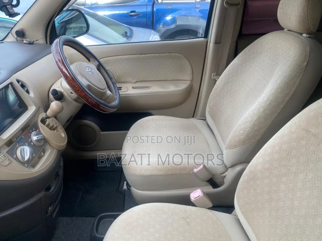 Toyota Sienta 2010 Blue