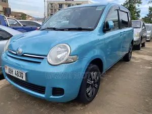 Toyota Sienta 2010 Blue