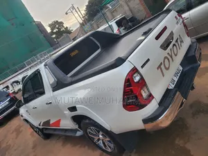 Toyota Hilux 2020 White