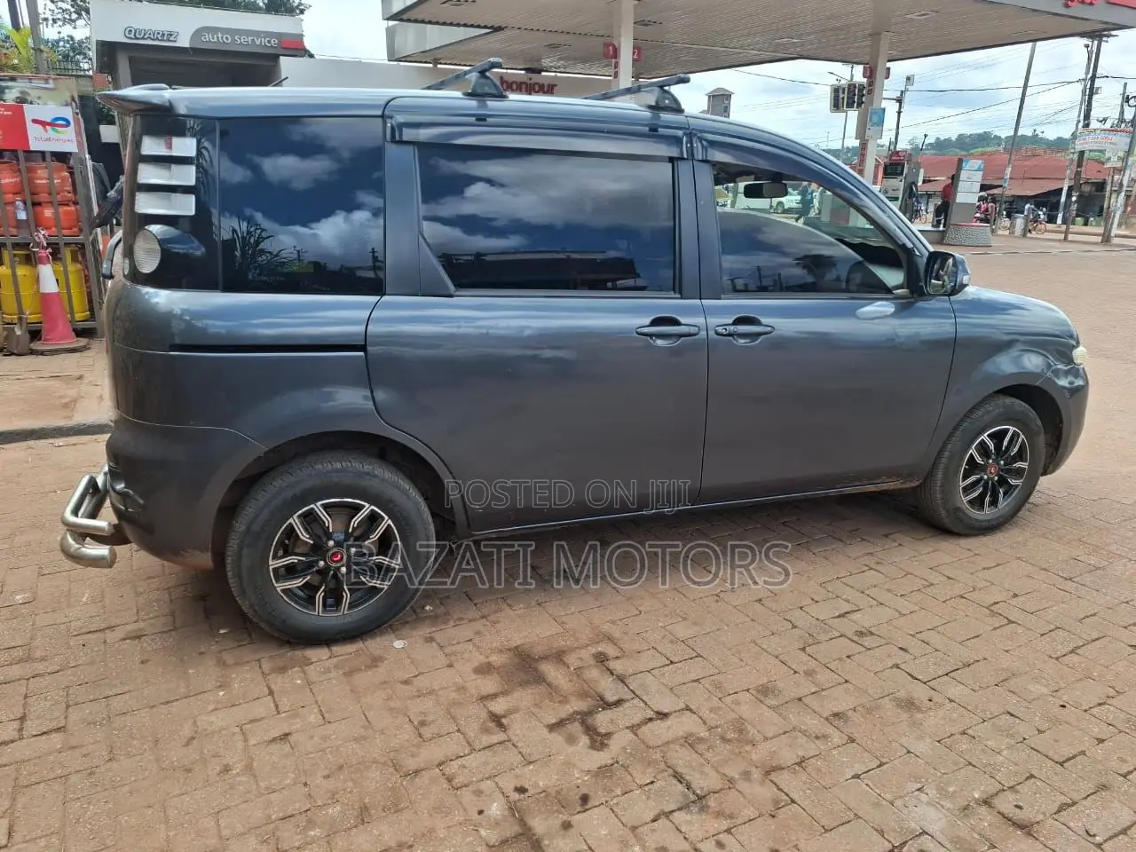 Toyota Sienta 2010 Gray