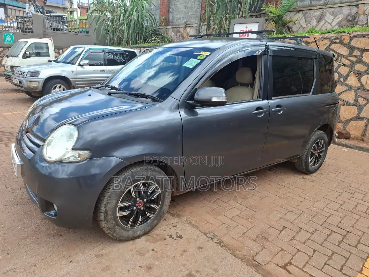 Toyota Sienta 2010 Gray