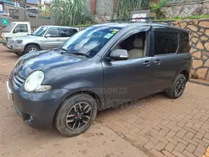 Toyota Sienta 2010 Gray
