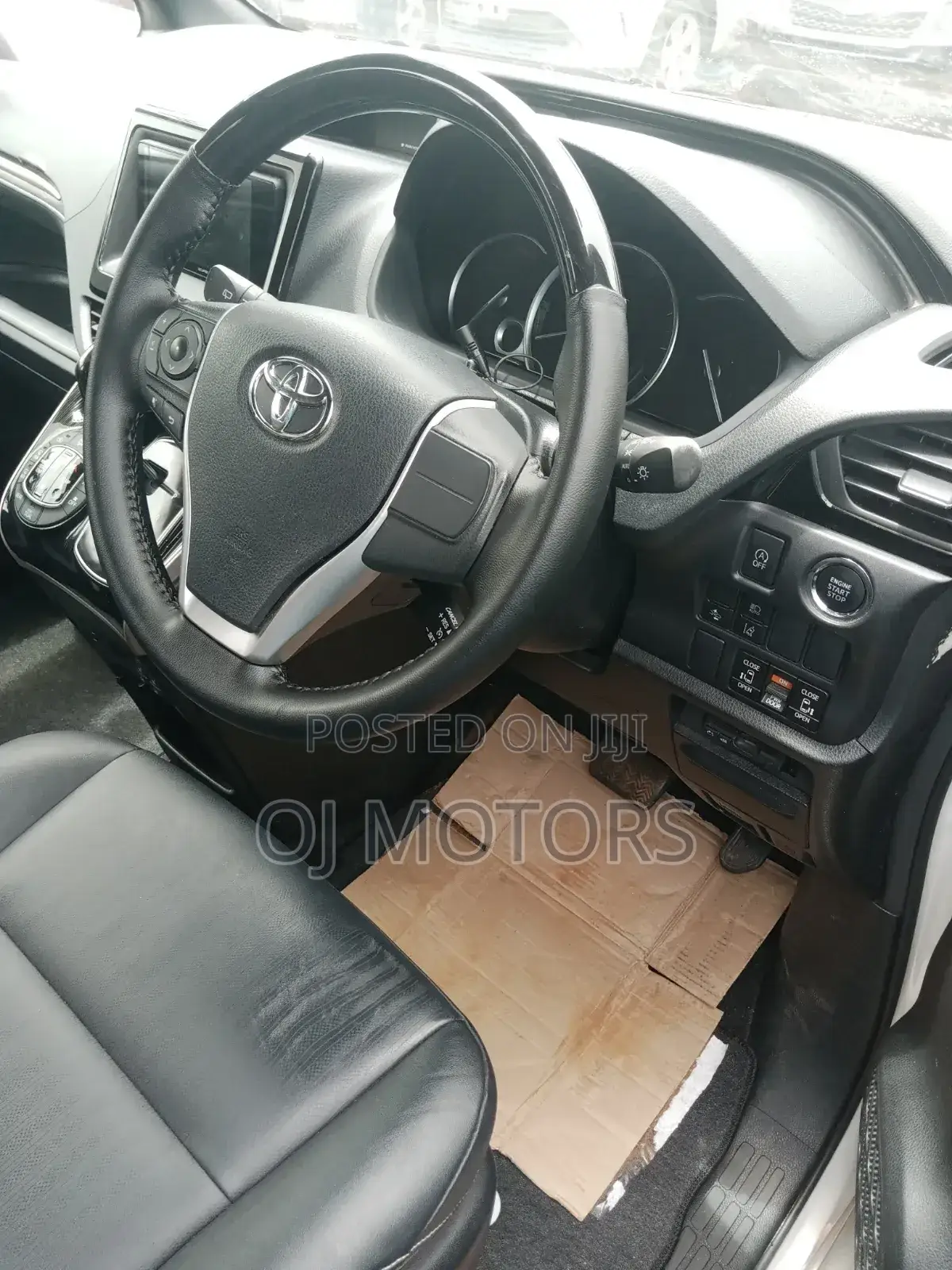 Toyota Noah 2.0 FWD (7 Seater) 2017 White