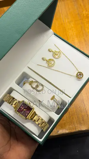 Ladies Analog Classy Watch Set 4:1
