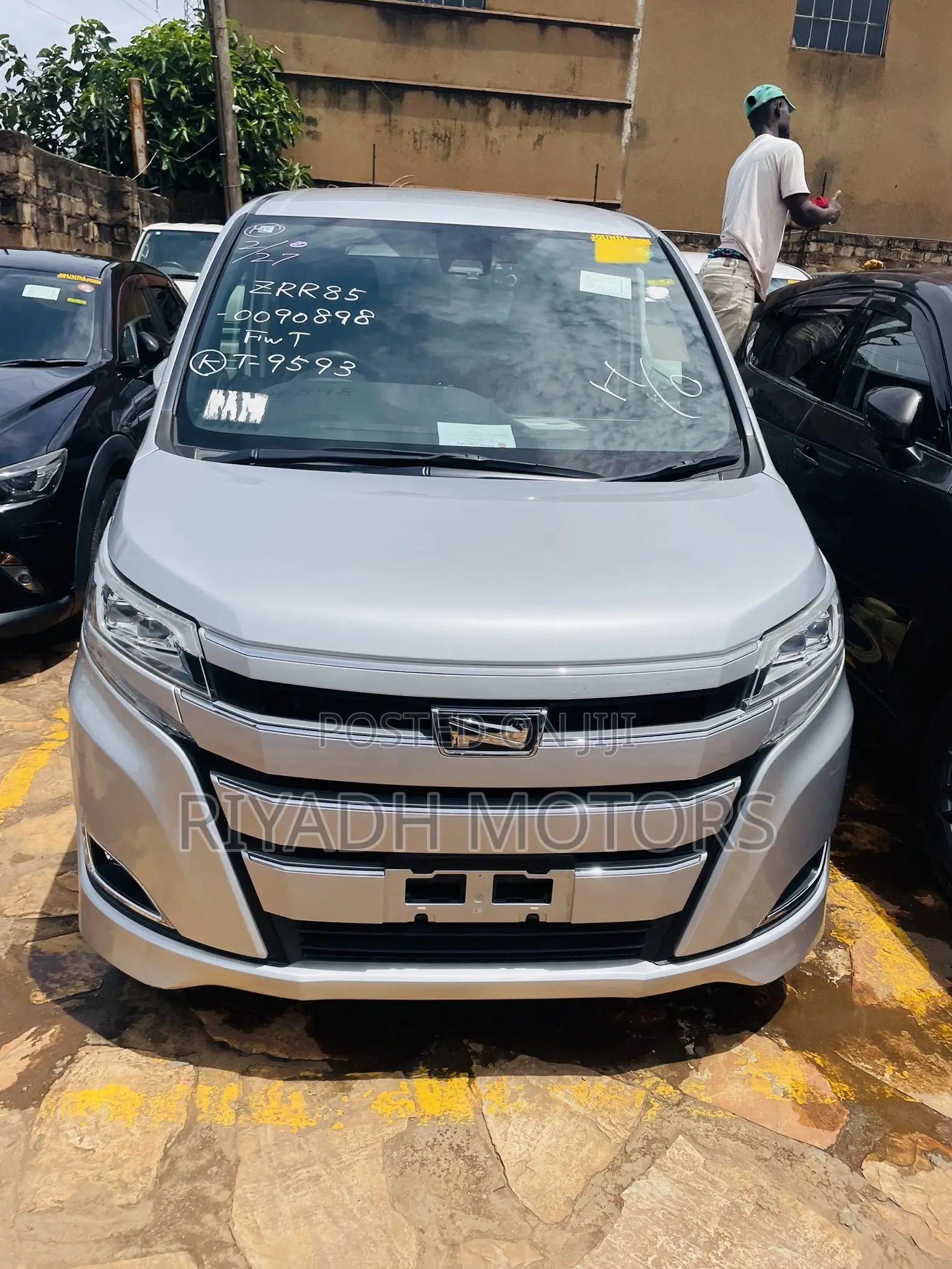 Toyota Noah 2.0 FWD (7 Seater) 2018 Silver