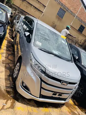 Toyota Noah 2.0 FWD (7 Seater) 2018 Silver