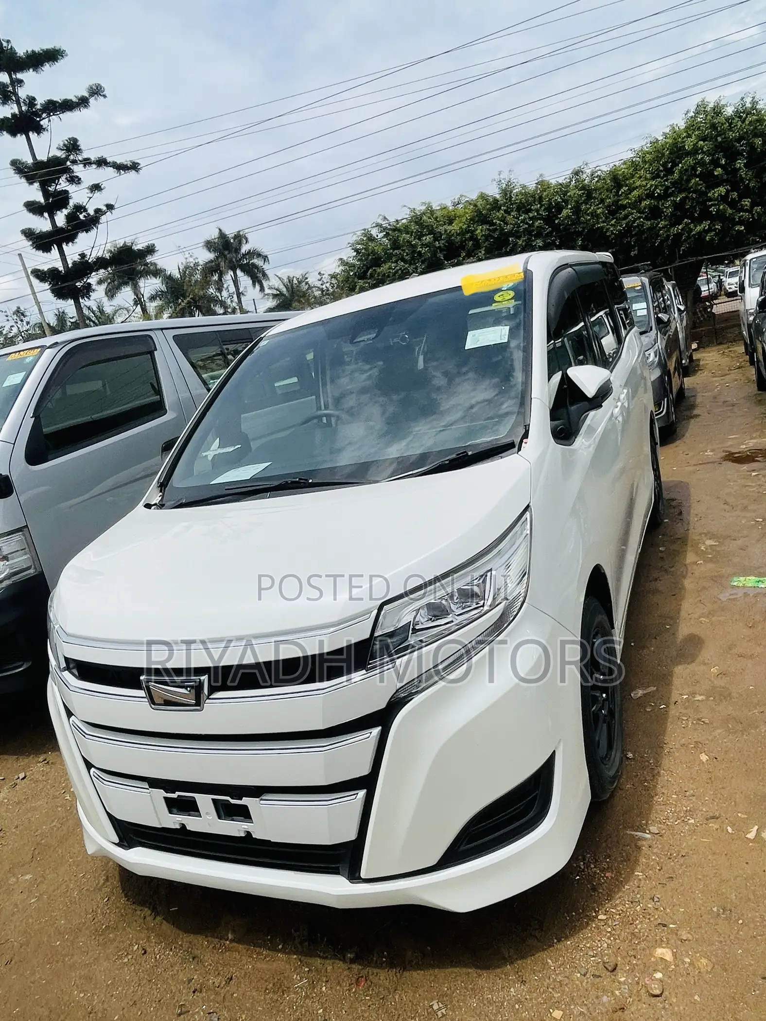 Toyota Noah 2.0 FWD (8 Seater) 2017 White
