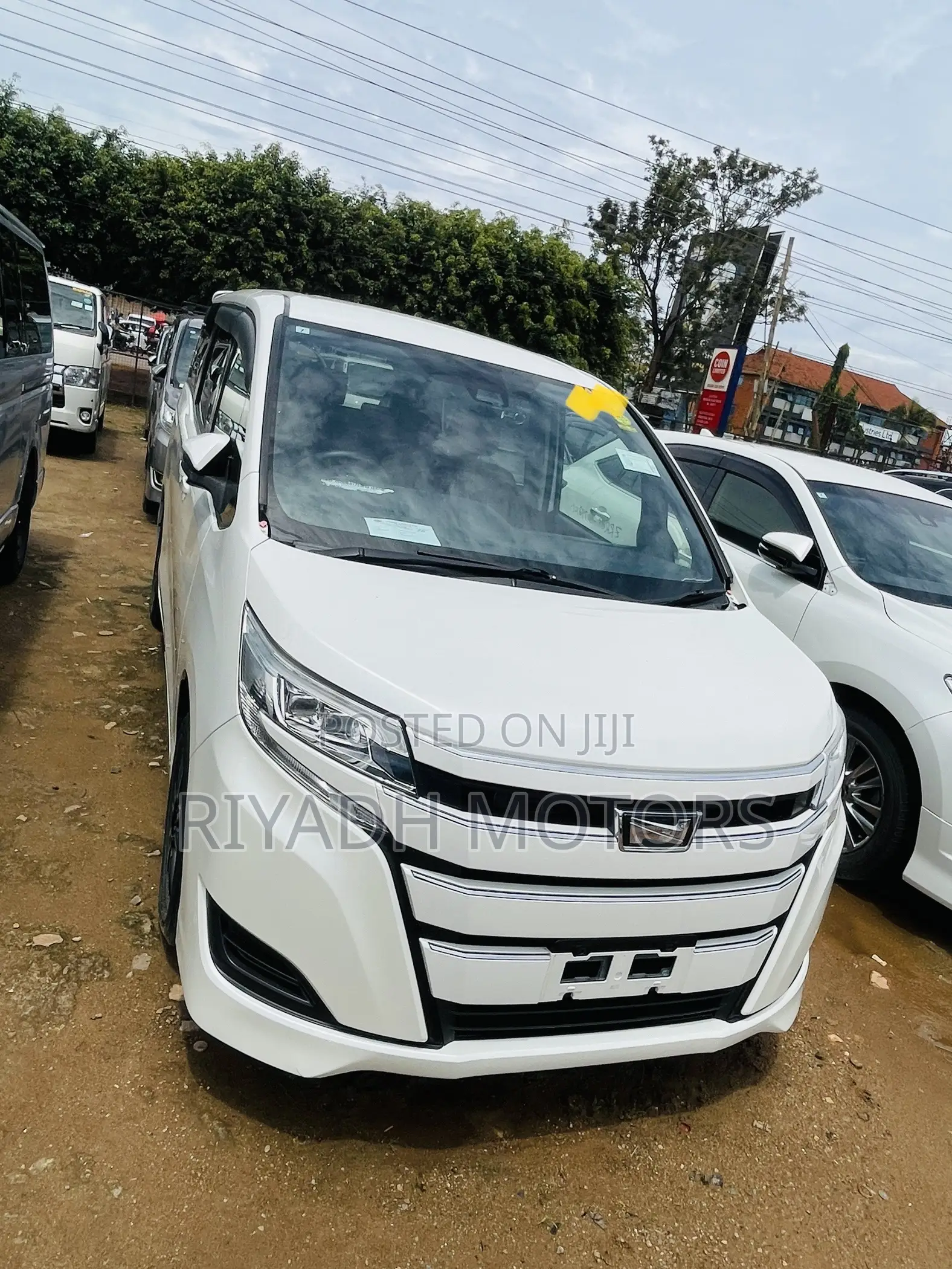 Toyota Noah 2.0 FWD (8 Seater) 2017 White