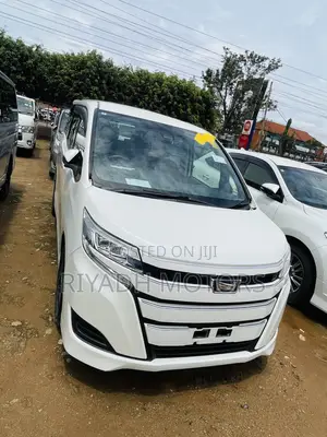Toyota Noah 2.0 FWD (8 Seater) 2017 White