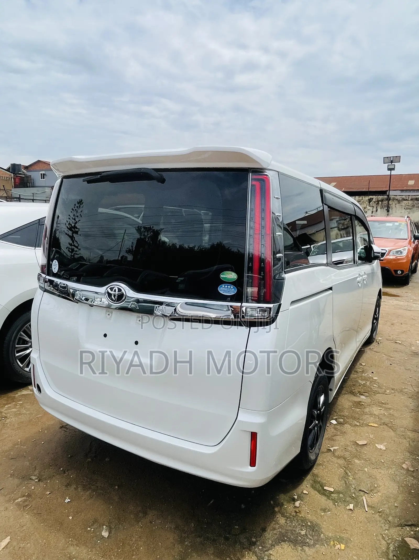 Toyota Noah 2.0 FWD (8 Seater) 2017 White