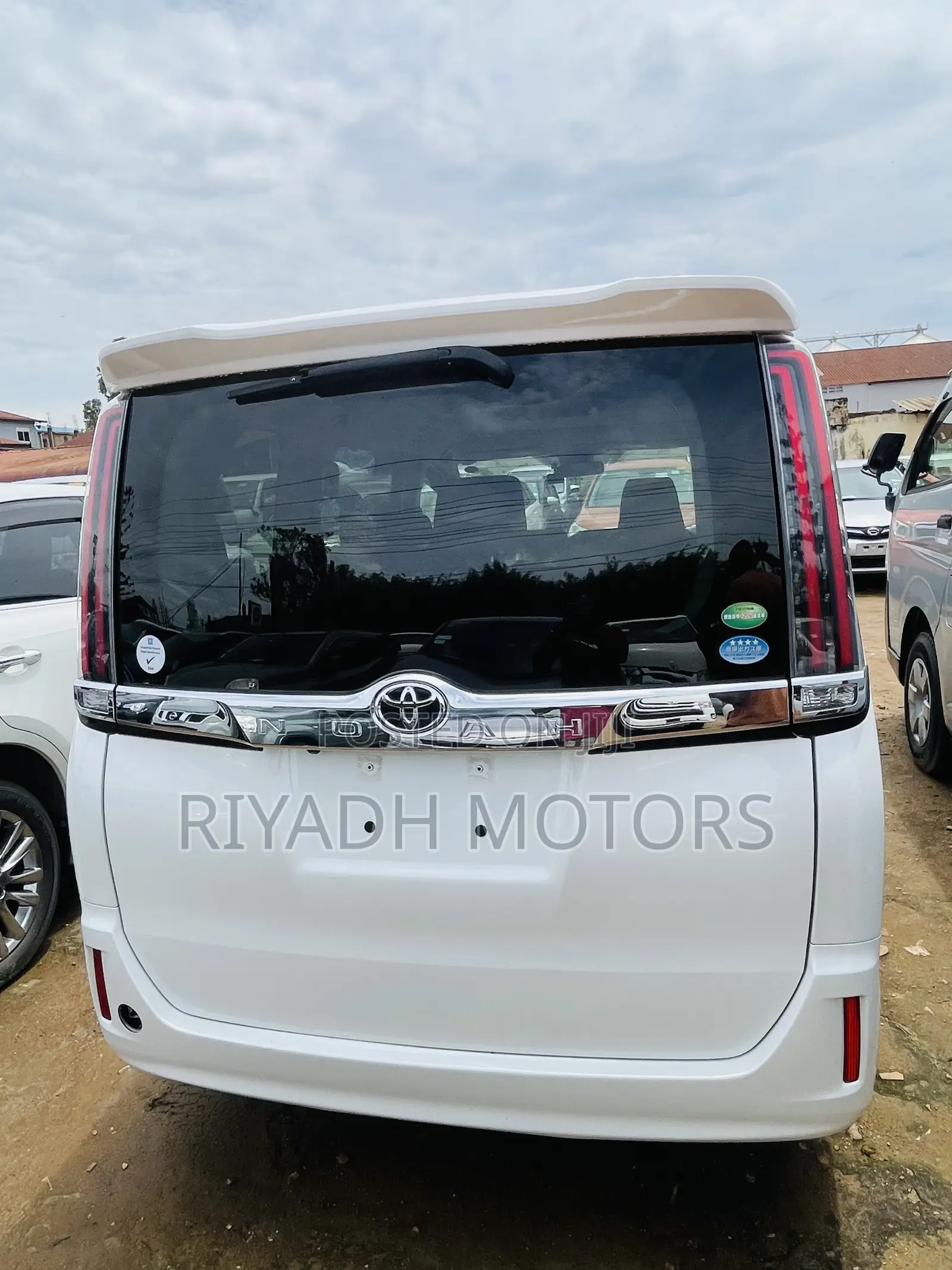 Toyota Noah 2.0 FWD (8 Seater) 2017 White