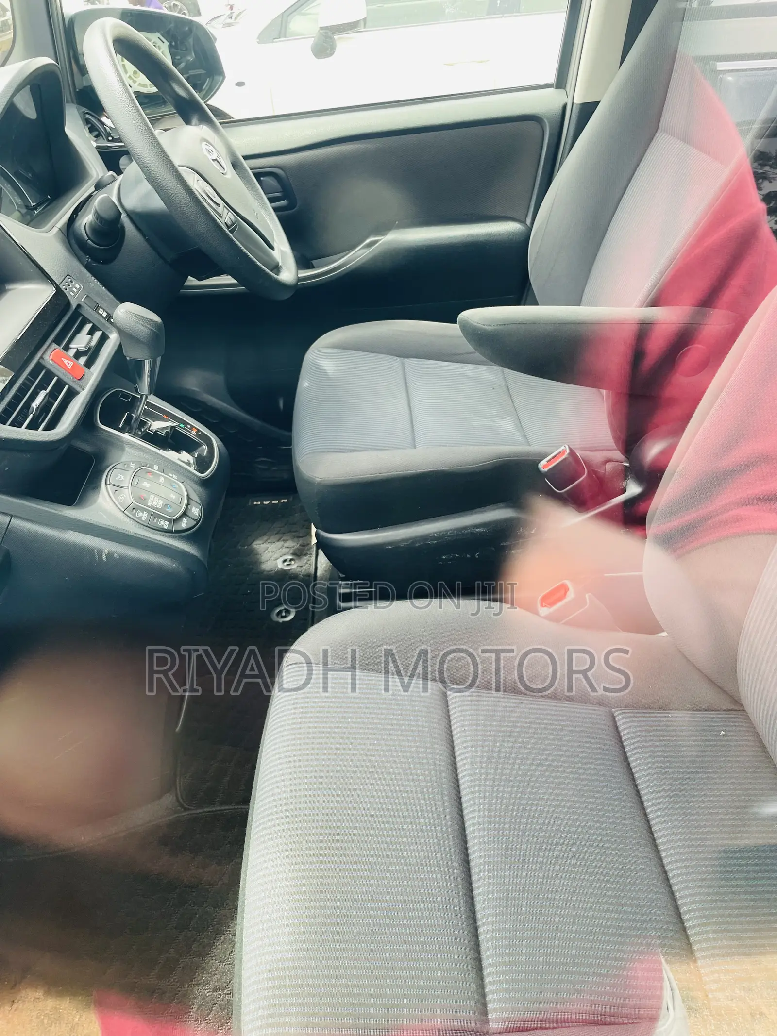 Toyota Noah 2.0 FWD (7 Seater) 2019 Gray