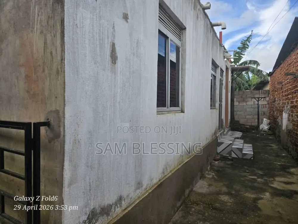 4bdrm Chalet in Konge Lukuli, Central Division for sale
